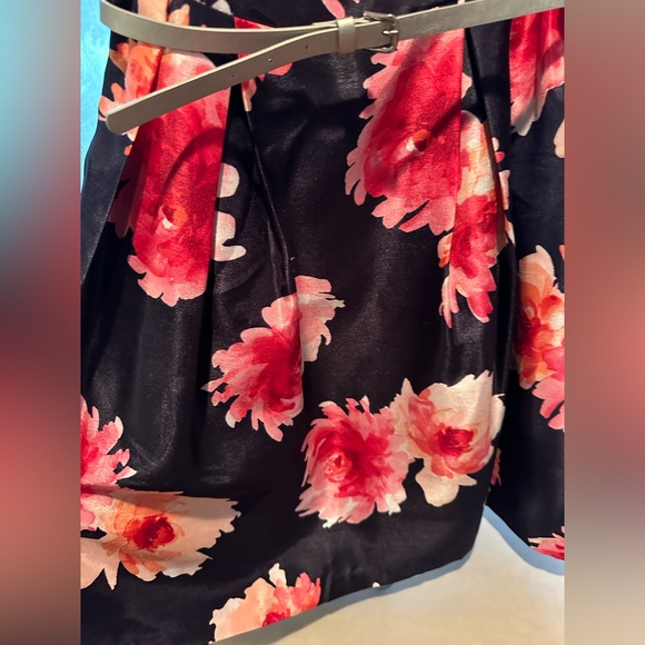 Fun cocktail, spring, Easter, or date dress! Wore it to chaperone prom! - Picture 6 of 7